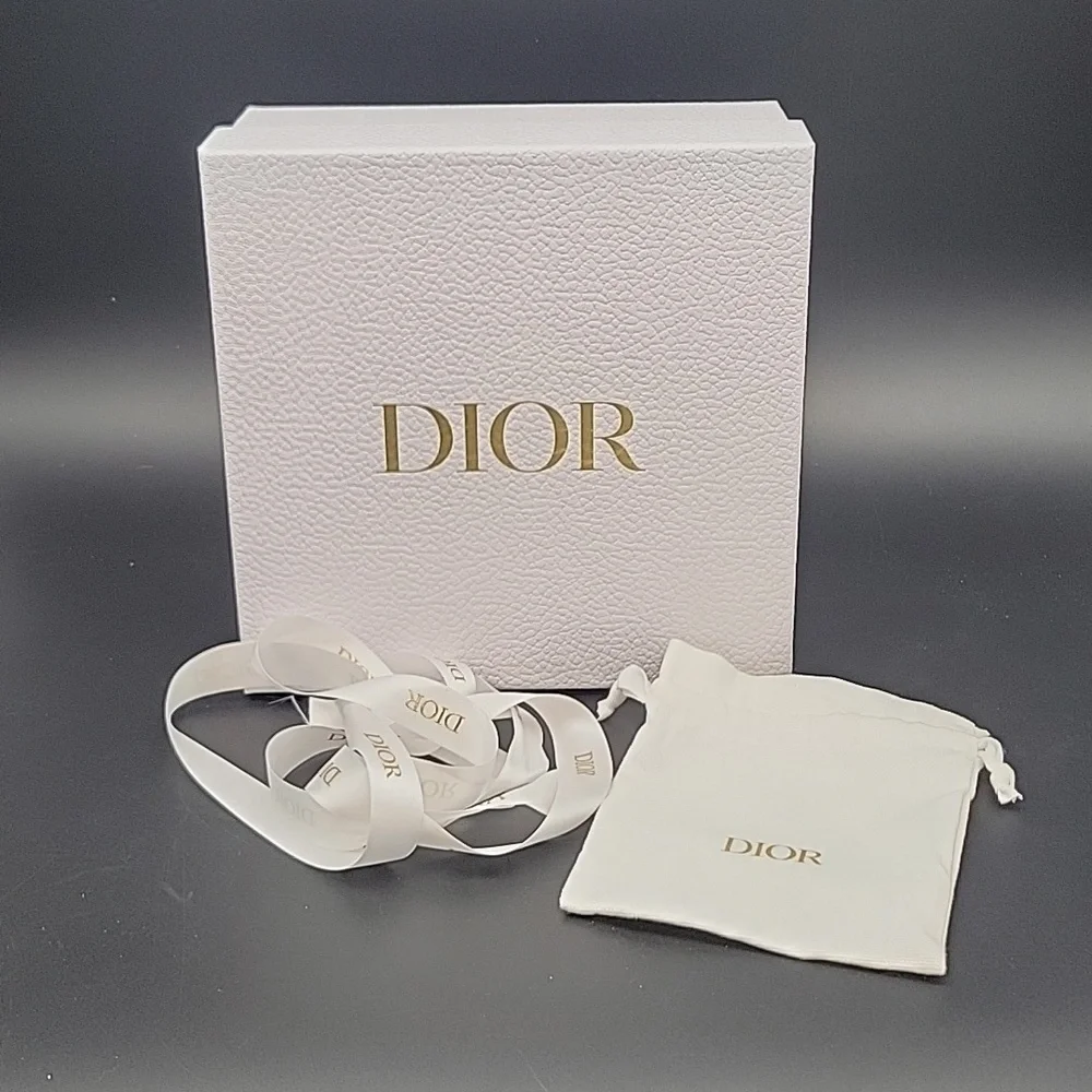 DIOR Gift box with ribbon, tissue, drawstring bag, White/gold, Medium